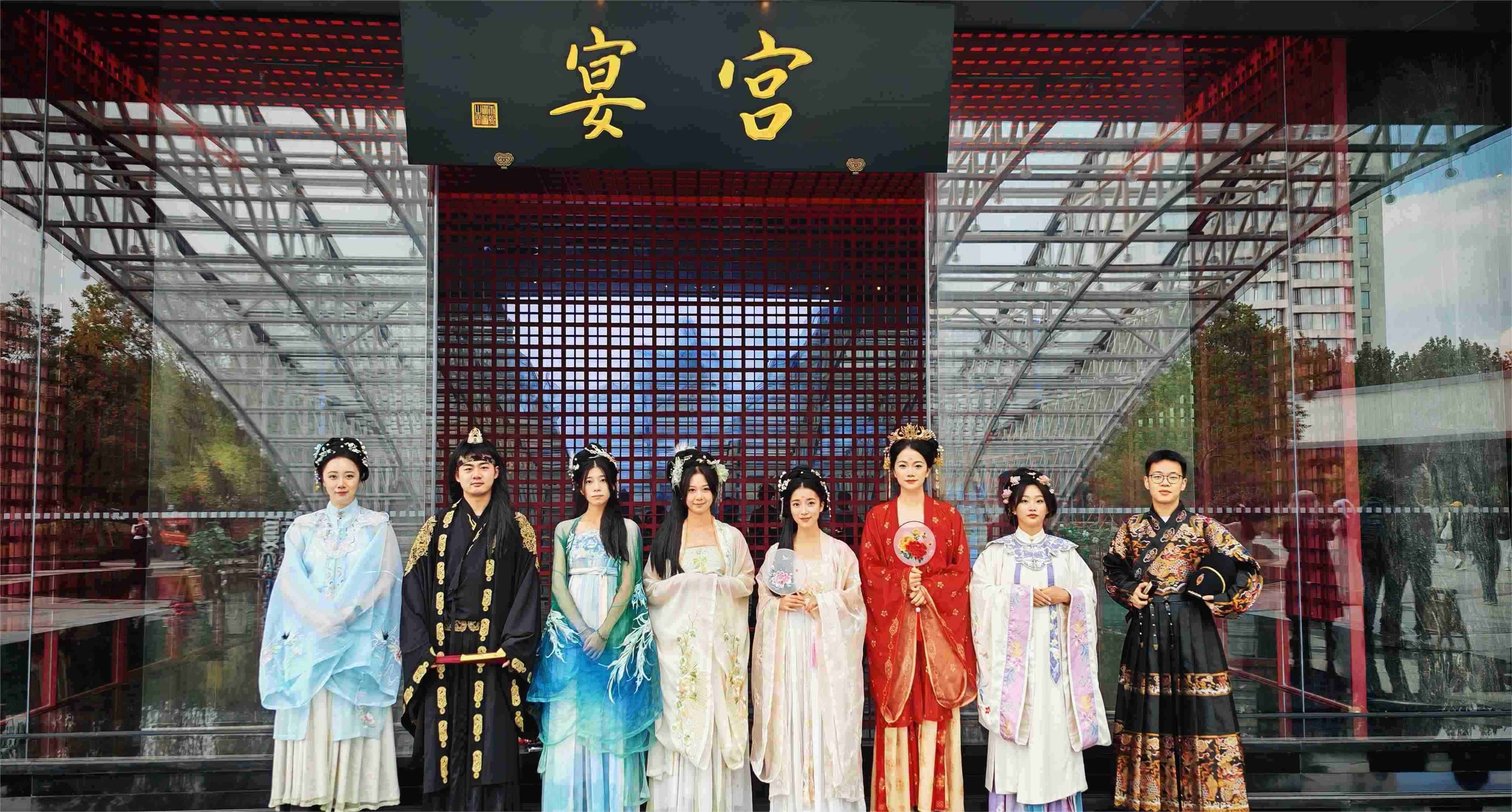 Tasting the Millennium Elegance, Consolidating Team Strength - Our team building team enters Hangzhou Palace Banquet to experience ancient palace life